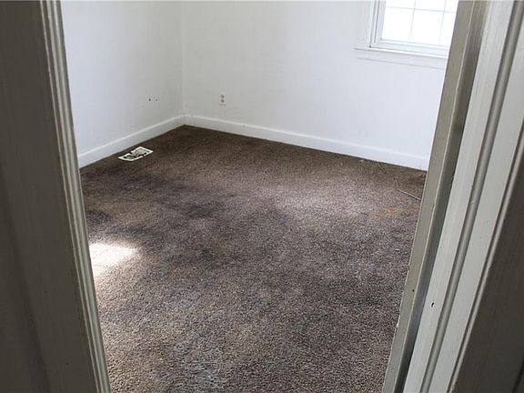 5th image of 917 Wolcott Ave