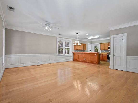 4th image of 2412 Watson Dr.
