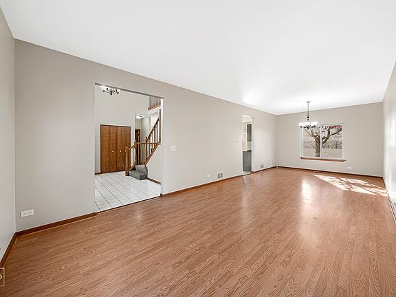 4th image of 2031 Westridge Blvd