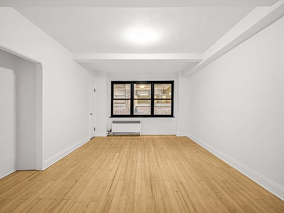 3rd image of 307 E 44th St APT 517