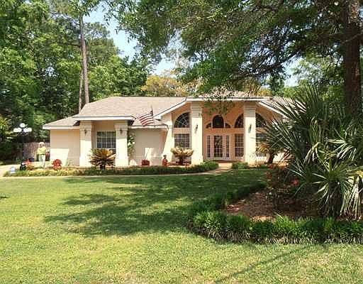 1st image of 300 Lakeview Dr
