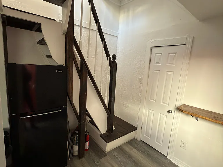 1 bed, 1.0 bath, $1,050 — Photo 10