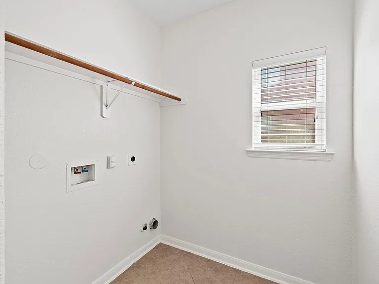 25210 Doves Gate Ct — Photo 45