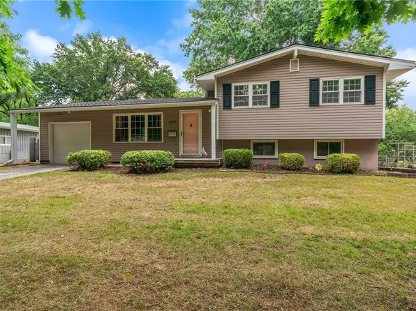2408 NE 63rd Pl, Kansas City, MO 64118