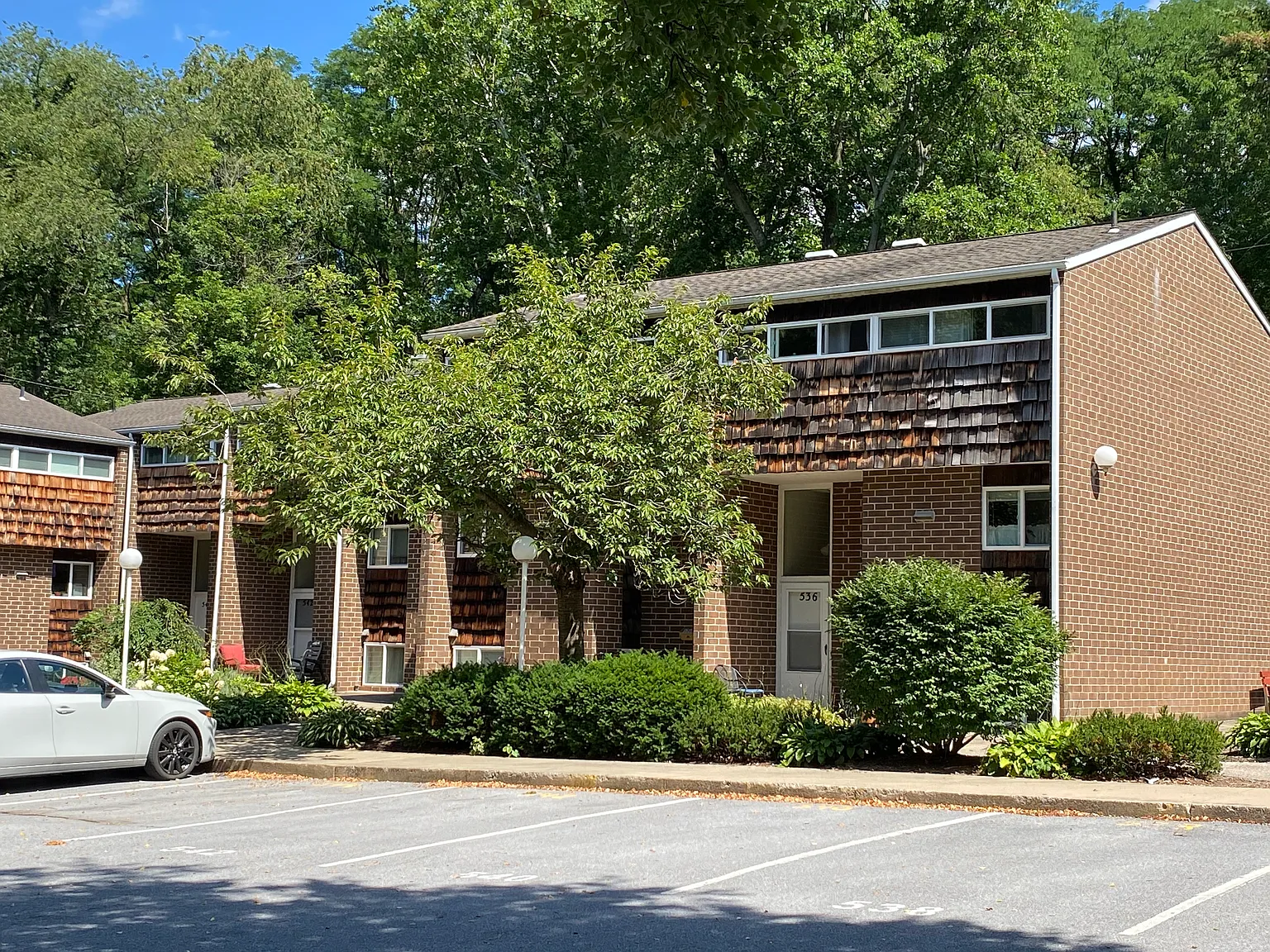 3 bed, 1.5 bath, 1200 sqft, $1,100 — Photo 3