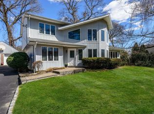 77 Truxton Rd, Dix Hills, NY 11746