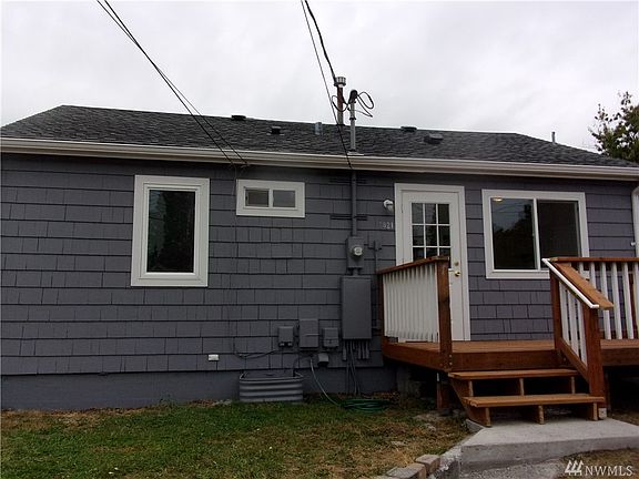 3rd image of 3821 E Spokane St