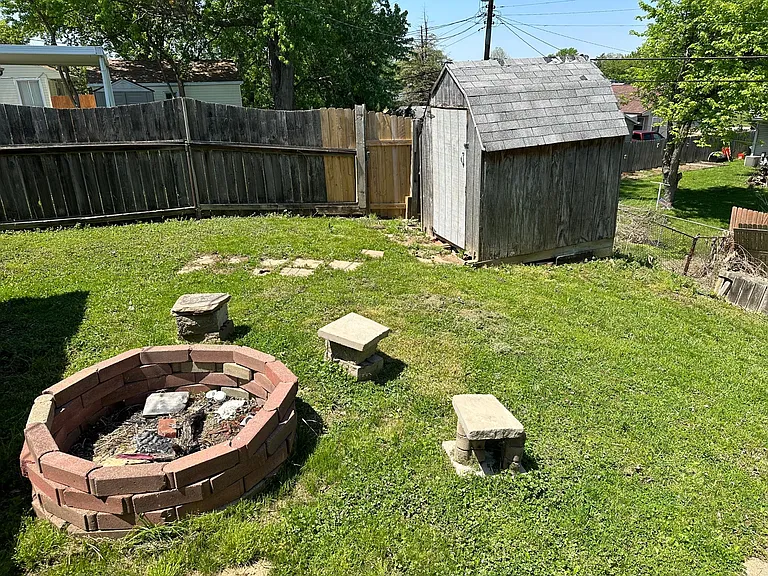 2525 E Dorothy Ln — Photo 10