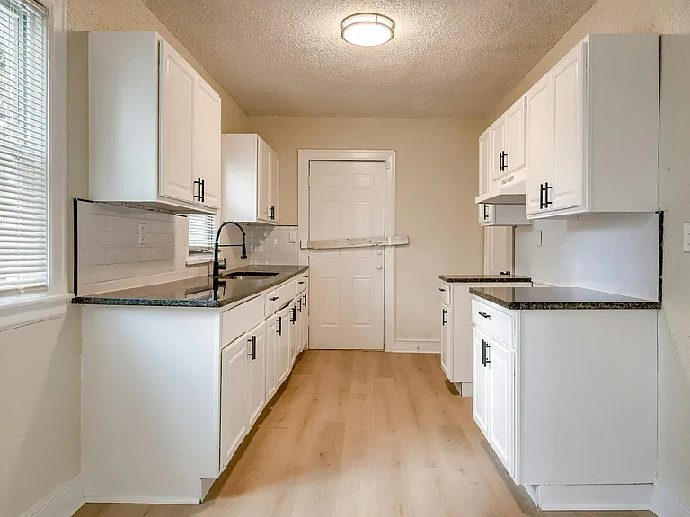 6212 Walrond Ave — Photo 8