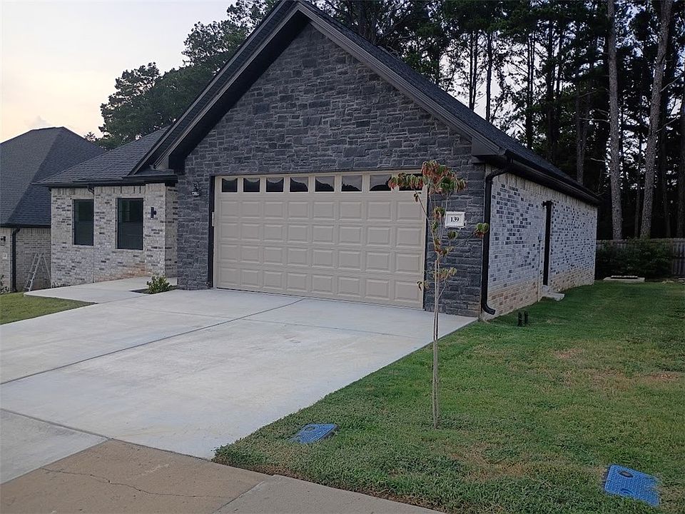 2nd image of 139 Harbor Cir