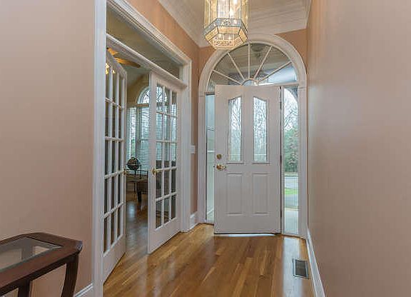 5th image of 135 Riverpoint Dr