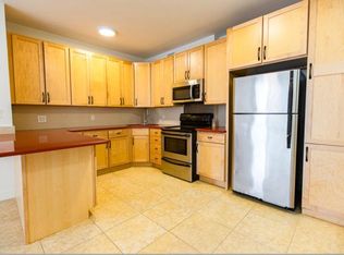 23 E Chestnut St #8H, Chicago, IL 60611