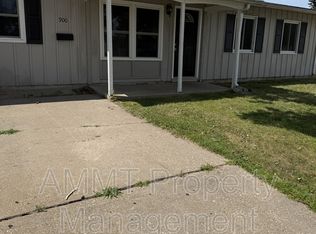 900 S 7th St, Marion, IA 52302