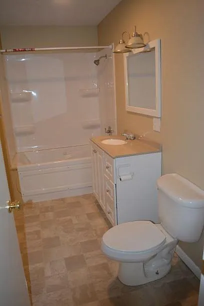 3 bed, 1.5 bath, 1305 sqft, $1,500 — Photo 4