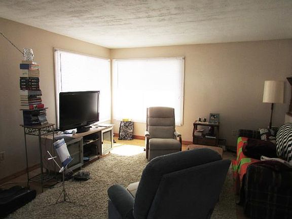 3rd image of 113 2nd Ave E