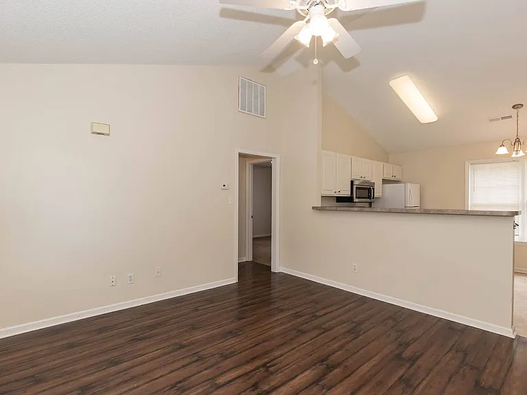 709 Arden St — Photo 10