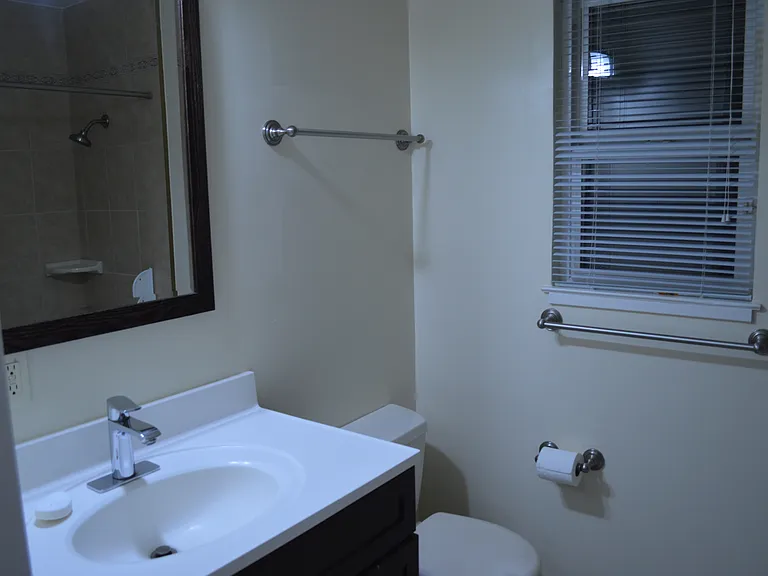 Whitethorne Dr — Photo 7