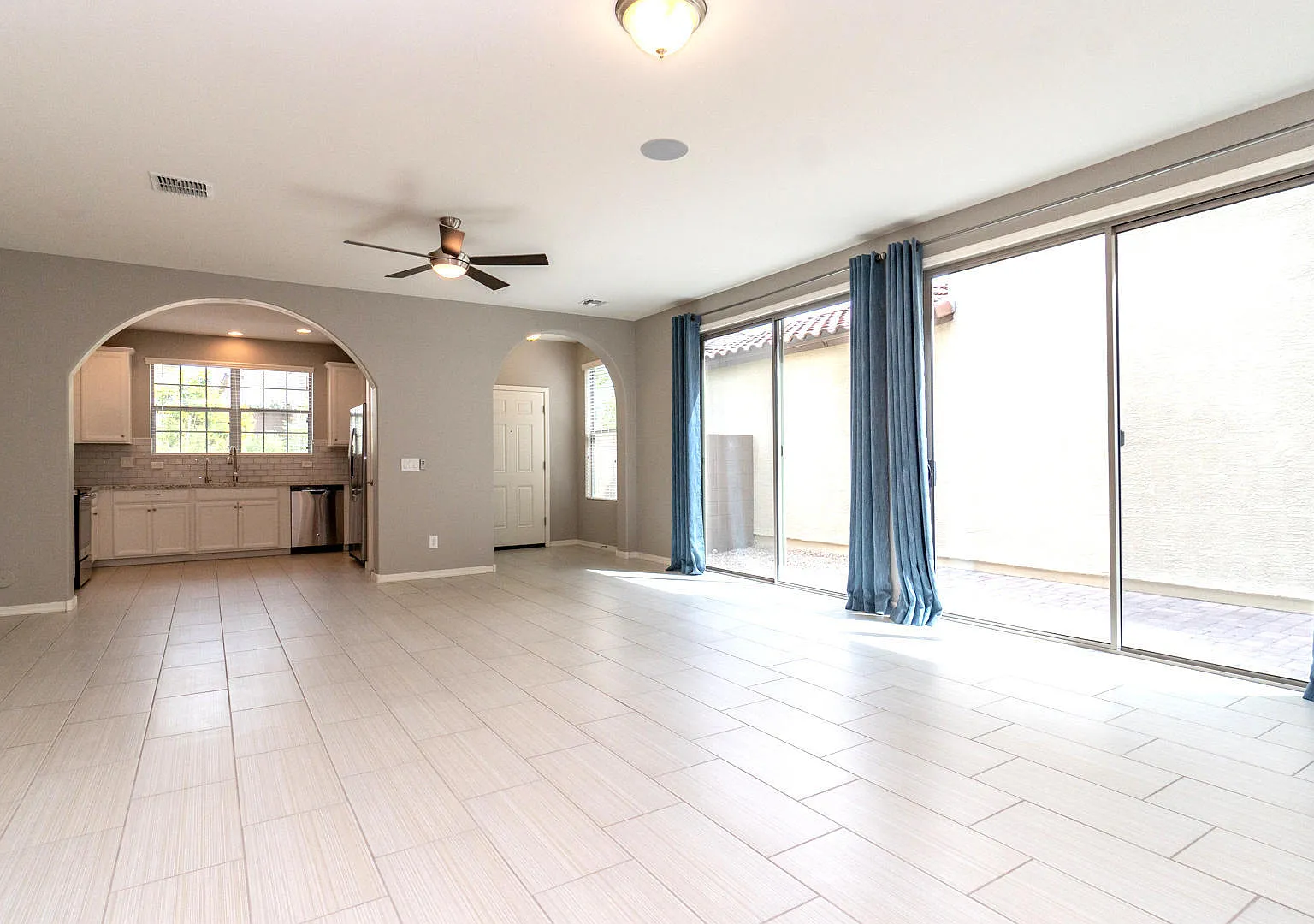 3 bed, 2.5 bath, 1919 sqft, $2,450 — Photo 4