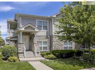 11711 S Roundtree St APT 200, Olathe, KS 66061