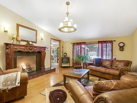 3rd image of 811 E Glencrest Dr