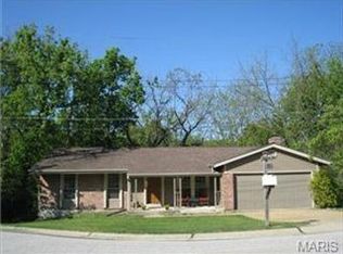 56 W Oak Hill Dr, Ballwin, MO 63021