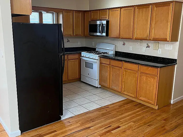 3 bed, 1500 sqft, $3,100 — Photo 3