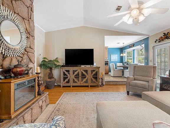 4th image of 8121 Westbourne Dr