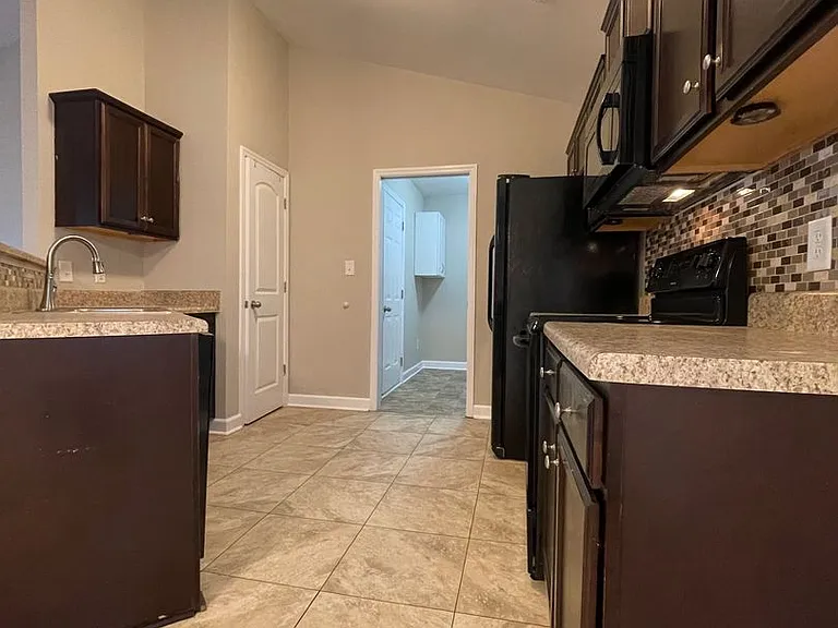 308 Sinclair Ln — Photo 8