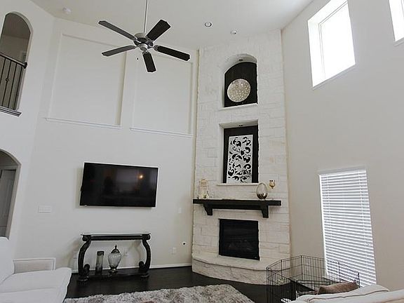 4th image of 3610 White Wing Ln