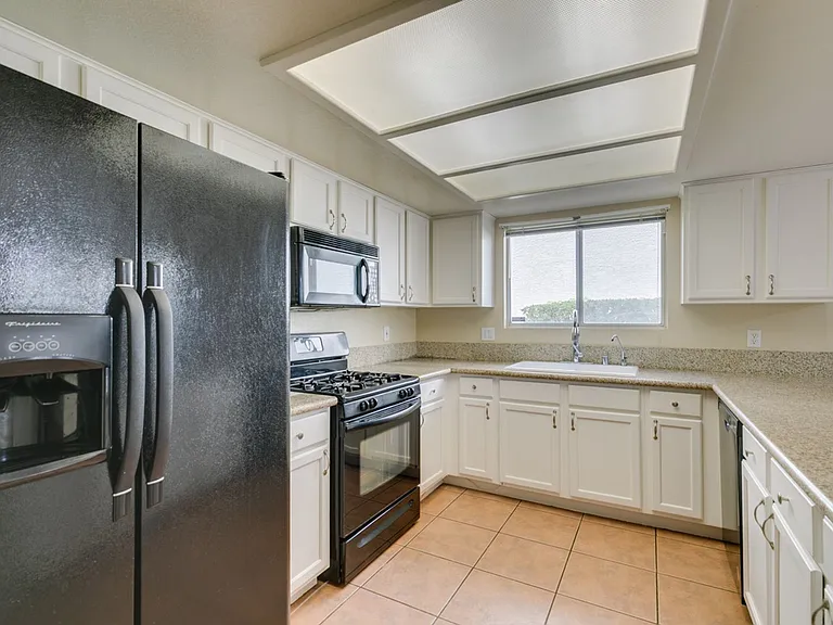9532 Amber Valley Ln — Photo 15