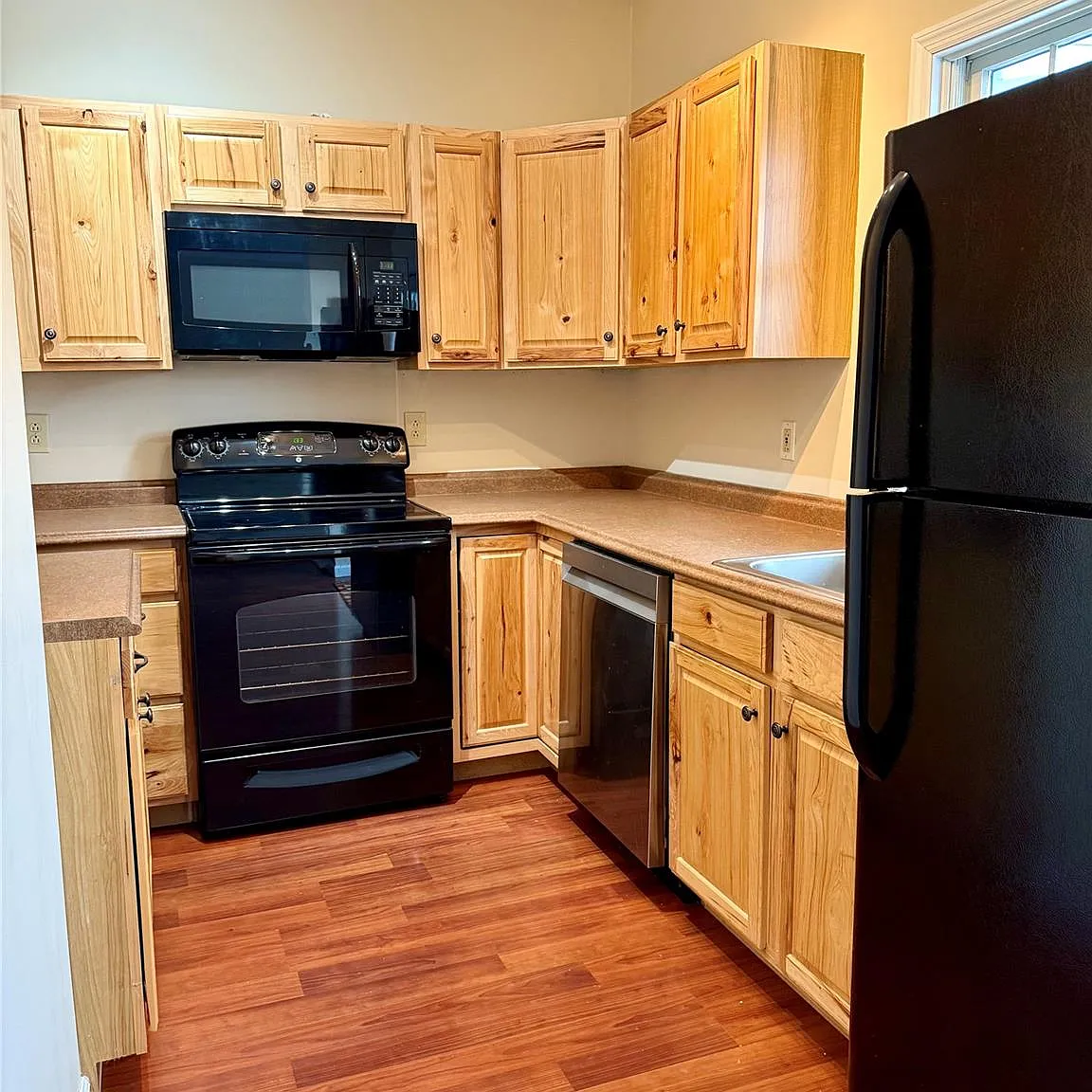 2 bed, 1.0 bath, 1000 sqft, $2,350 — Photo 4