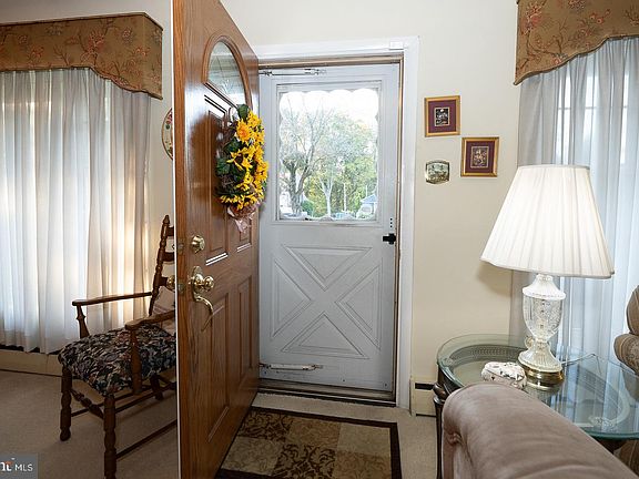 4th image of 7 Lincoln Ln