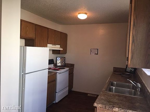 1318-W Kitchen2