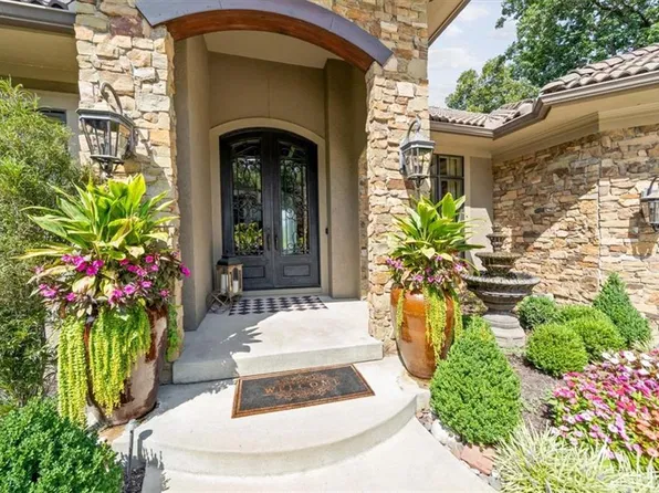 50 Hever Knl, Belton, MO 64012