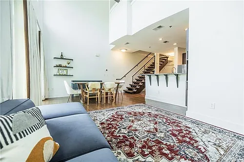 1221 Caroline St NE #201 Photo 1