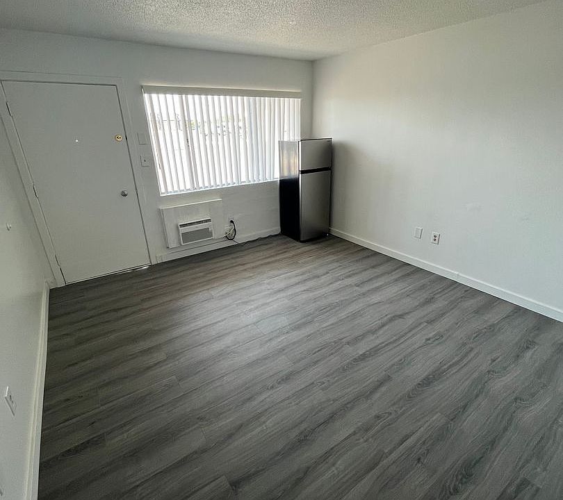 1st image of 905 W Broadway Ave #116