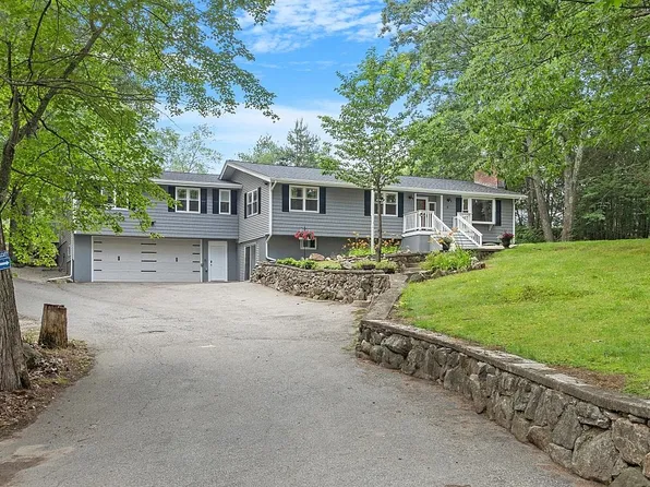 6 CHASE ISLAND Road, Atkinson, NH 03811