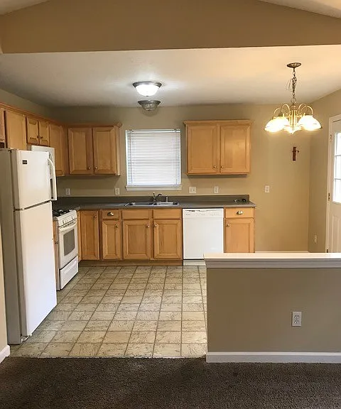 601 W Cherokee Dr — Photo 4
