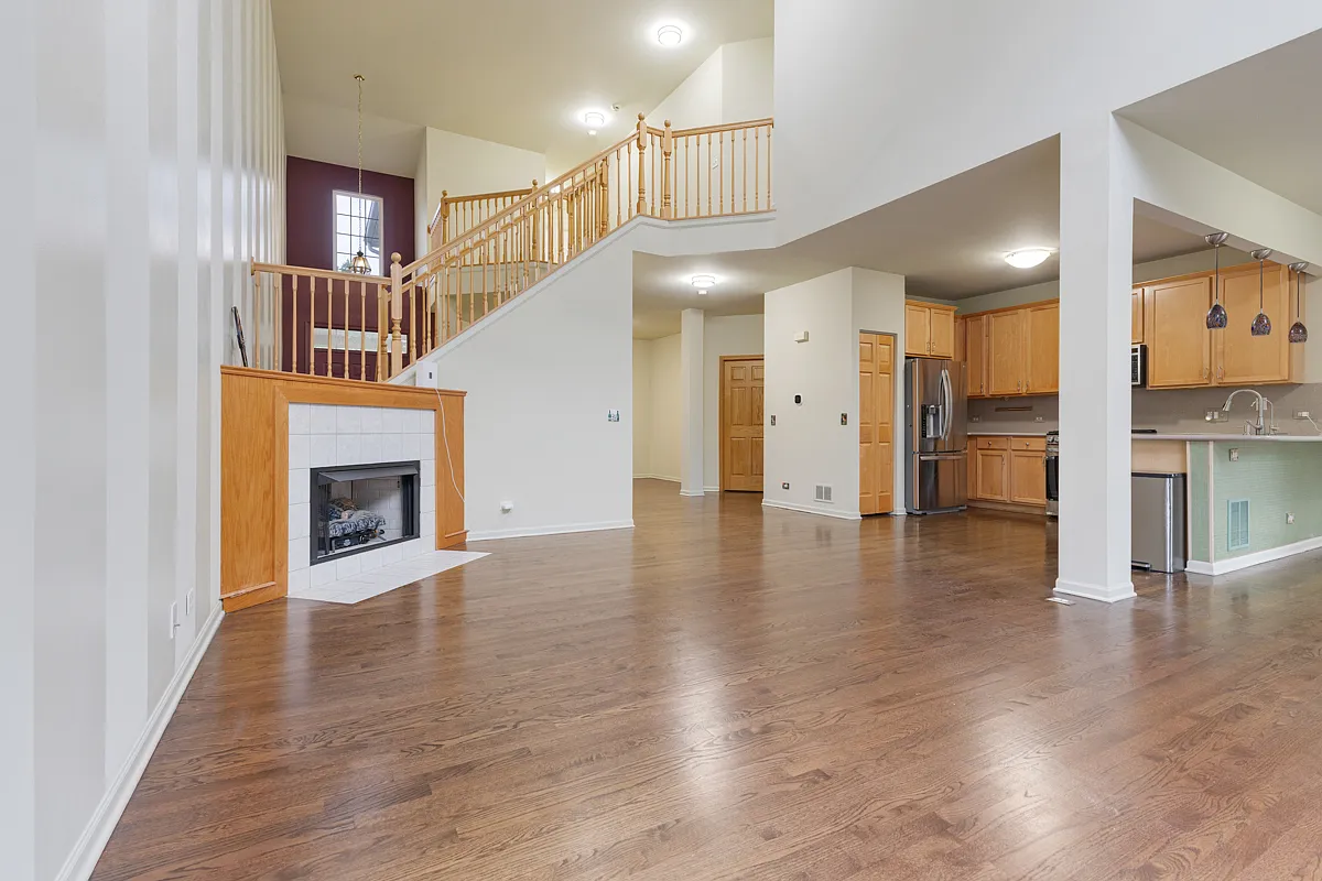 3 bed, 3.5 bath, 3183 sqft, $3,350 — Photo 3