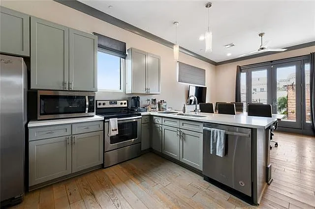 2 bed, 2.5 bath, 1557 sqft, $2,995 — Photo 2