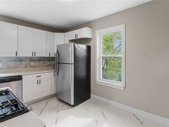 4th image of 78 9th St Floor 3