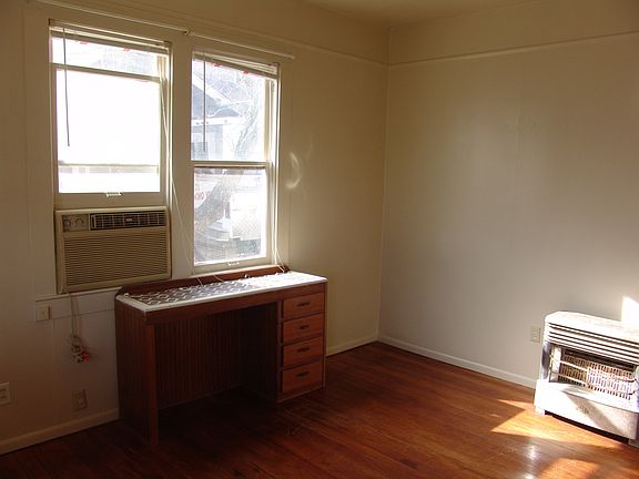 4th image of 472 Merchant St