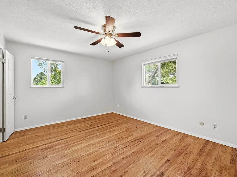 1087 Hathaway Dr — Photo 12
