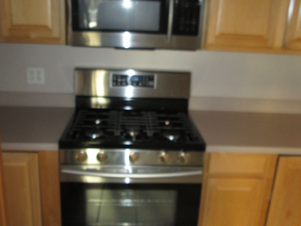 2nd image of 662 Roycroft Ave