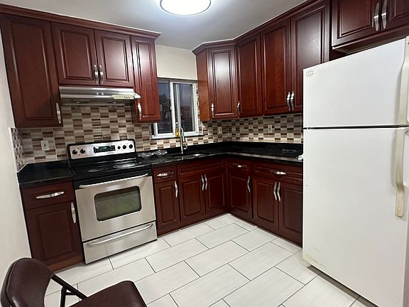 3rd image of 78-10 Parsons Blvd #3