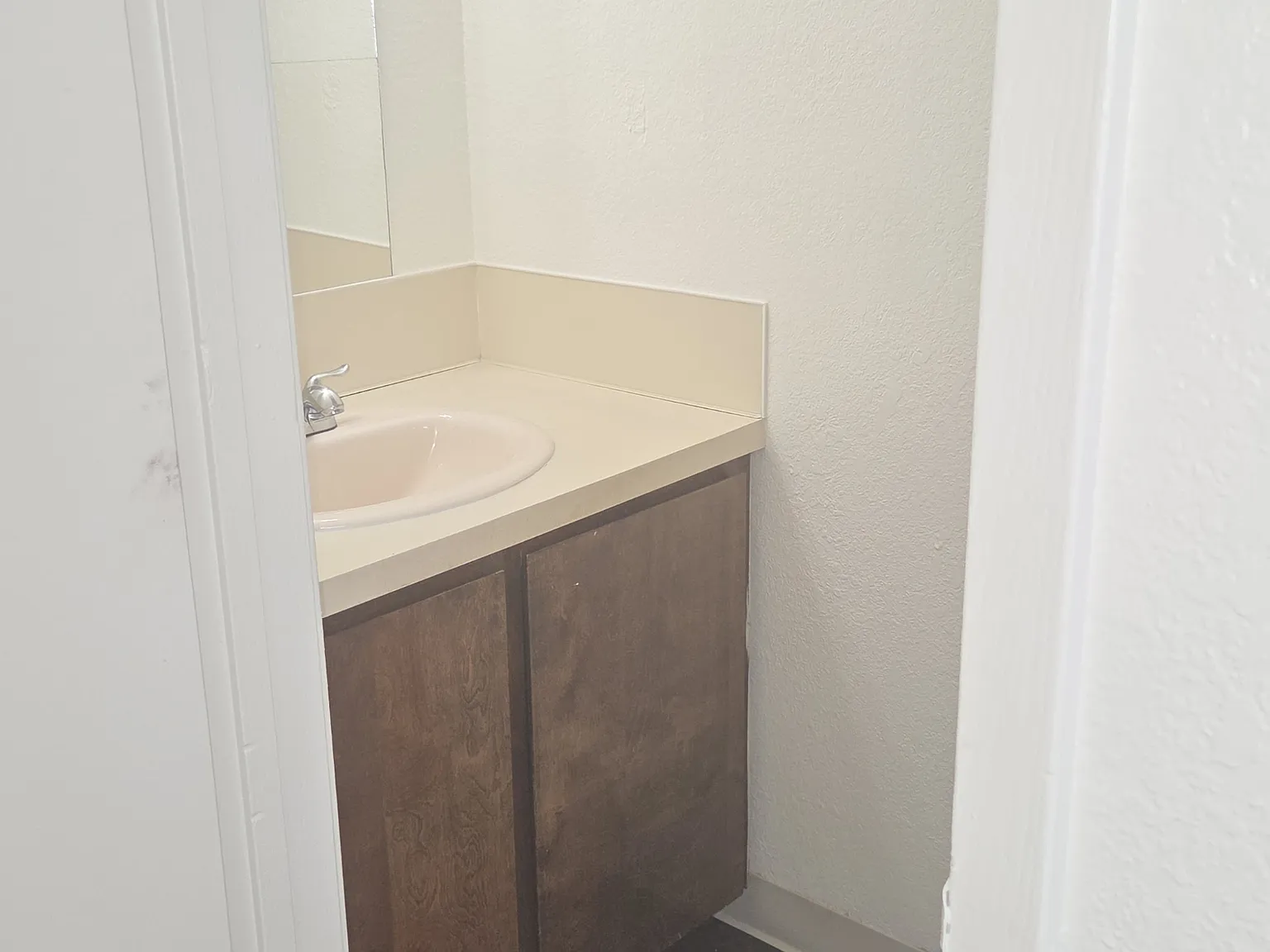 211 E Bird Ave — Photo 3