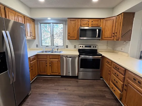 201 Chinquapin Oak Ln, Hendersonville, NC