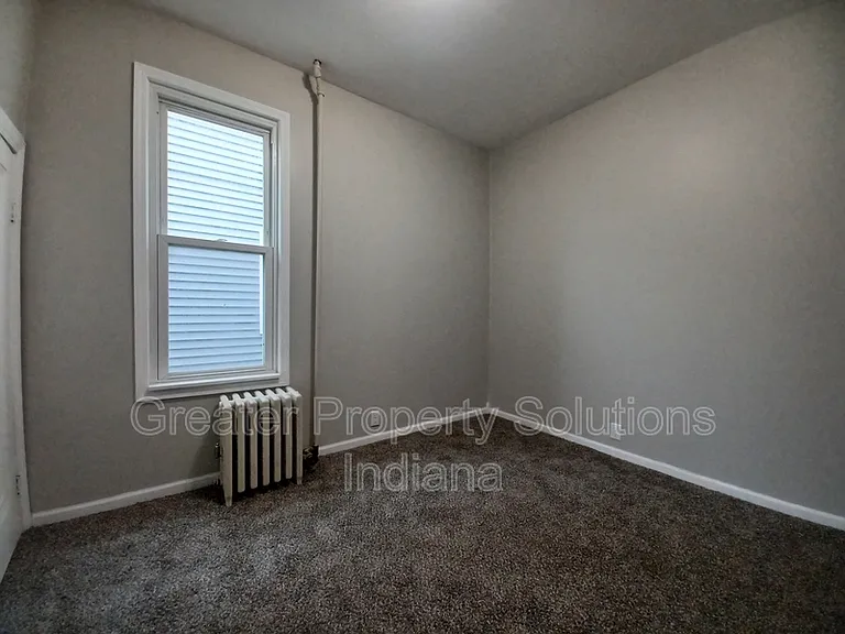 1719 Sheridan Avelower — Photo 5