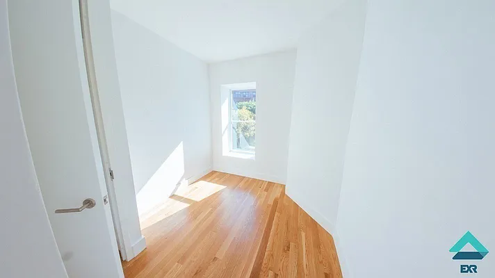 Rented by EXR | media 34