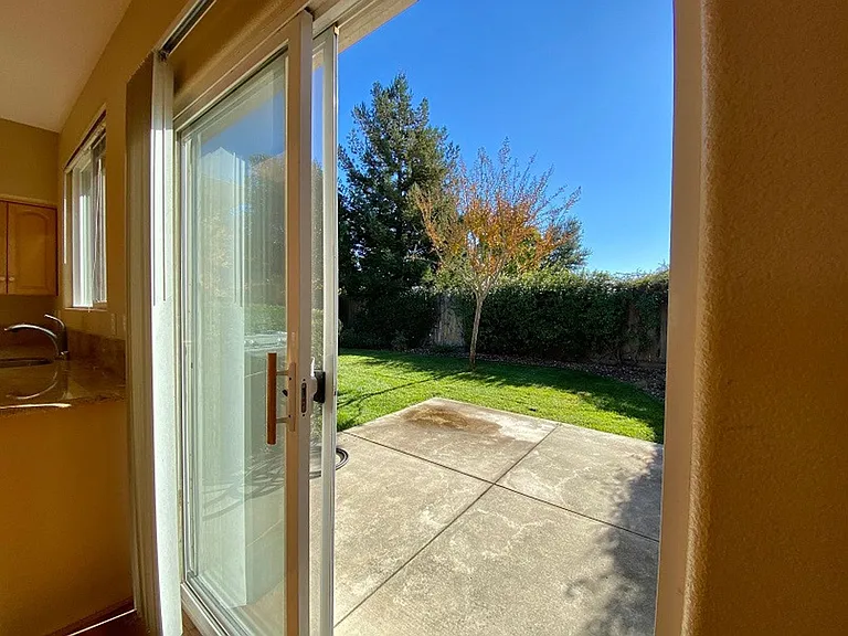 Devonshire Drive, 2141-2143 — Photo 17
